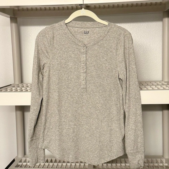GAP Tops - GAP Women’s Long Sleeve Ribbed Henley Gray Sz S